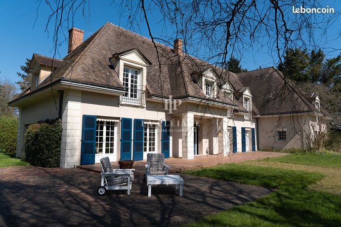 Propriété d'exception au Mans / Élégance et raffinement dans un écrin de verdure