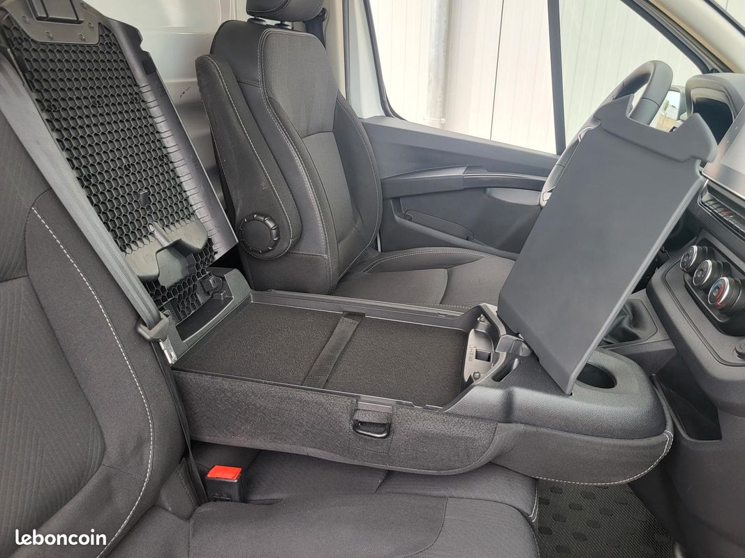 RENAULT TRAFIC L2H1 FOURGON 2.0Blue DCI 130 GRAND CONFORT 03 PLACES avec HABILLAGE BOIS COMPLET + PROJECTEURS FULL LED + RADARS ARRIÈRE + ROUE DE SECOURS / GARANTIE 12 MOIS ( Prix de Vente 18 990 HT ) (image 12)