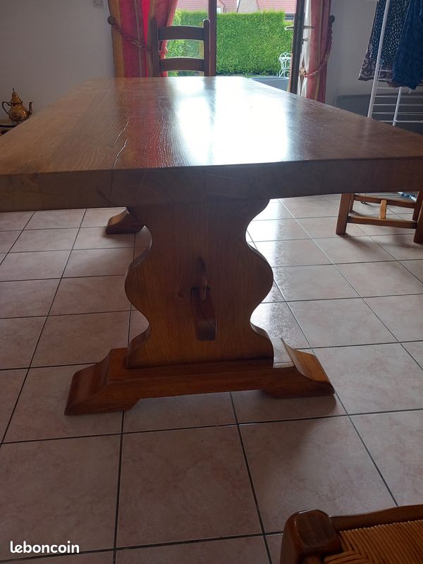 Table salle a manger en chêne massif estampillé (image 1)