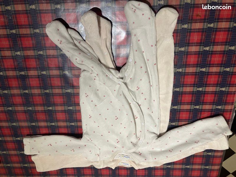 Vend 2 grenouillères Boutchou taille 1 mois très bon état (image 2)