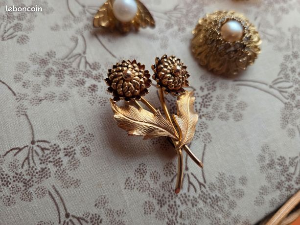 Broches Anciennes Plaqué Or En Forme De Fleurs Avec Perles Imitation - Lot, Occasion