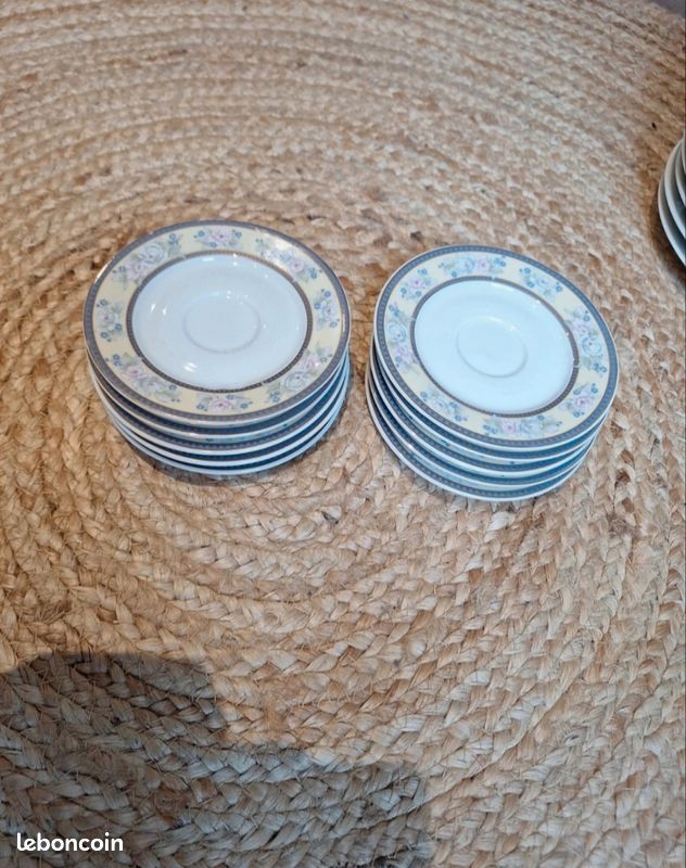 Lot de 10 superbes assiettes en porcelaine (image 3)