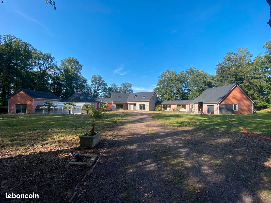Maison 8 pièces 350 m² · au Val-Doré · 350 m² · 330 000 €