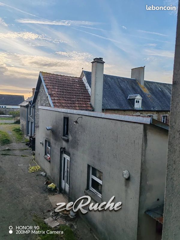 Maison 6 pièces 250 m² · à Saint-Sauveur-Villages · 250 m² · 145 000 €