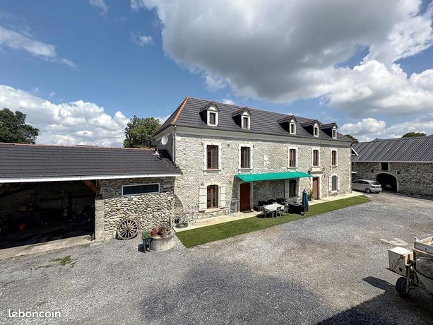 Maison 8 pièces 300 m²