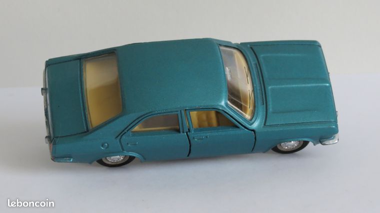 DINKY TOYS CHRYSLER 180 REF 1409 BON ÉTAT BOITE D'ORIGINE 1970