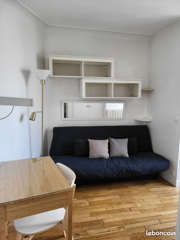 Studio lumineux de 15 m² avec balcon et vue sur les toits (image 5)