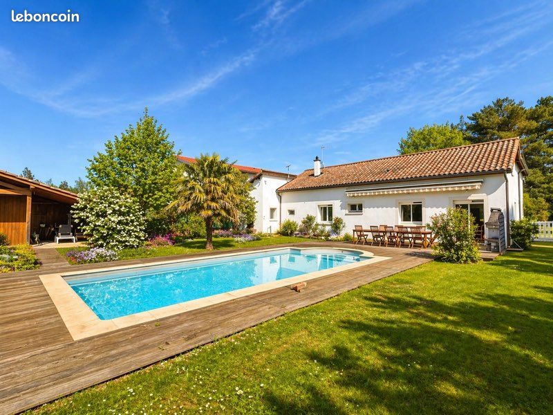 Maison 8 pièces 212 m² · à Quincieux · 212 m² · 674 000 €