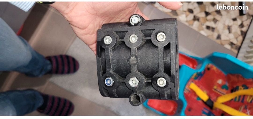 Siège bébé fixé à l'arrière du vélo (image 2)