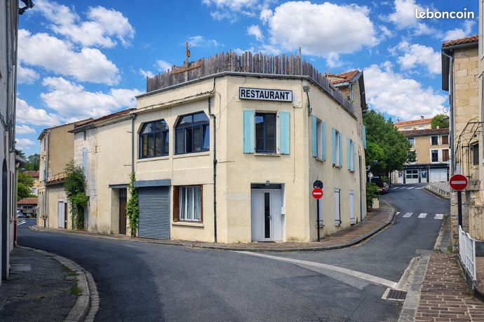 Immeuble 366 m² Blanzac-Porcheresse