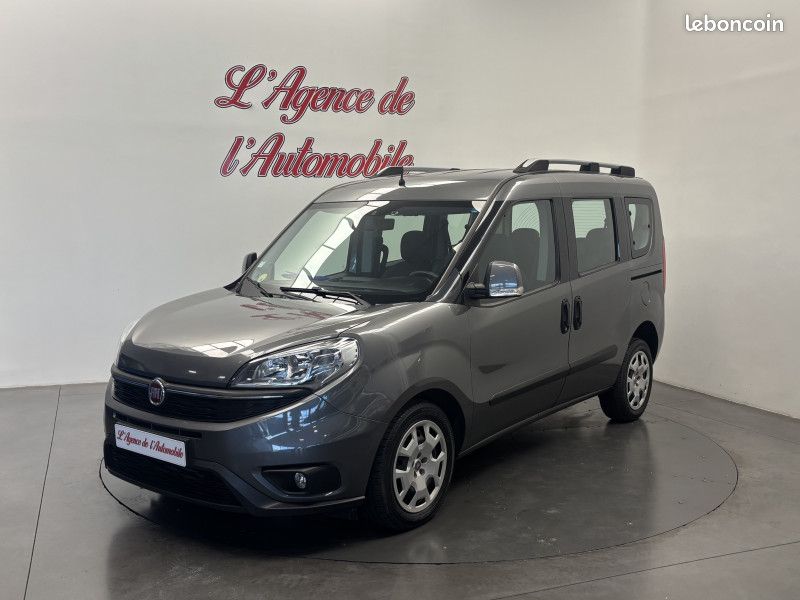 Fiat DOBLO 1.6 jtd 120 ch Lounge 7 places / Climatisation / Attelage / Régulateur / (image 1)