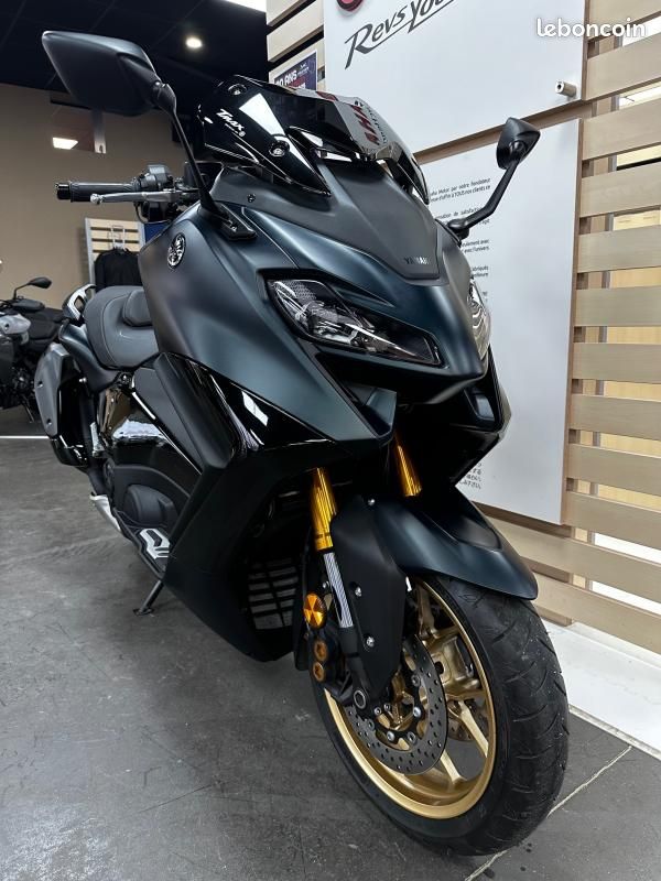 Yamaha Tmax 560 Tech Max T Max Concessionari Via Silente In Bici