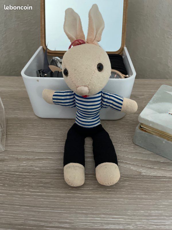 Petite peluche lapin de 17 cm (image 1)