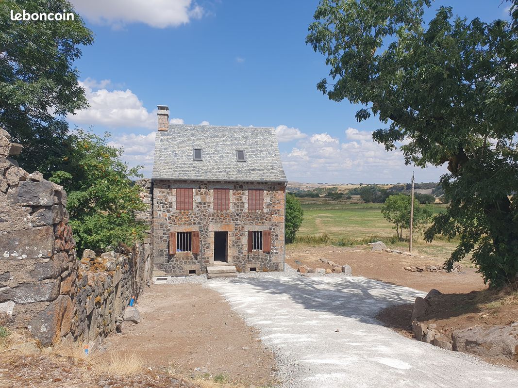 Maison 1 pièce 120 m² · à Saint-Urcize · 120 m² · 215 000 €