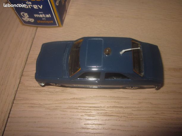 ANCIEN JOUET JET-CAR de Norev Peugeot 305 numéro 879 -no dinky toys jep