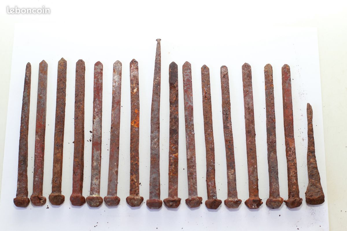 LOT DE 9 très anciens CLOUS FER forgé du Moyen-âge ou avant ? 840 gr