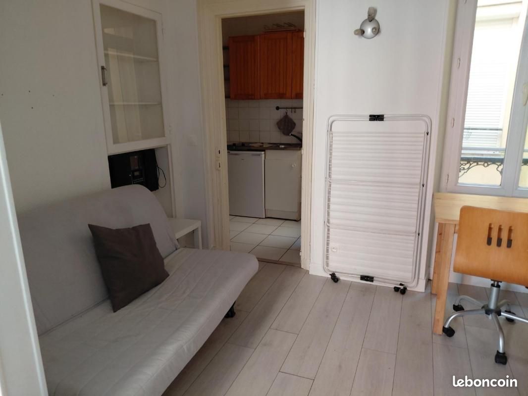 Appartement 2 pièces 24 m² · à Versailles · 24 m² · 758 €