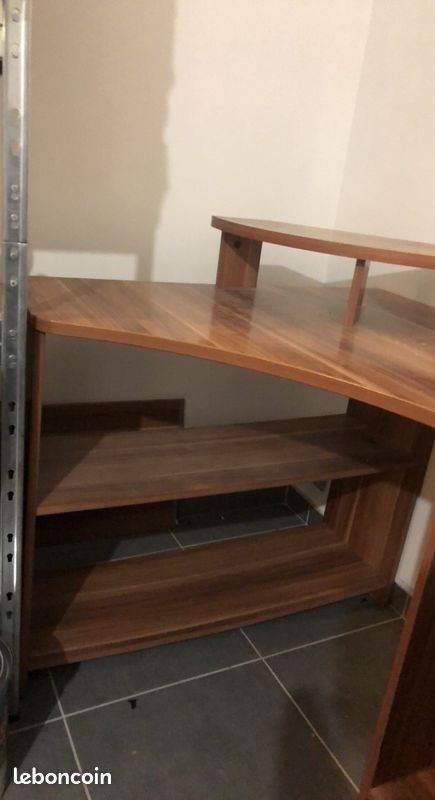 Bureau (image 1)