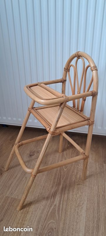 Chaise de poupée vintage en rotin - France