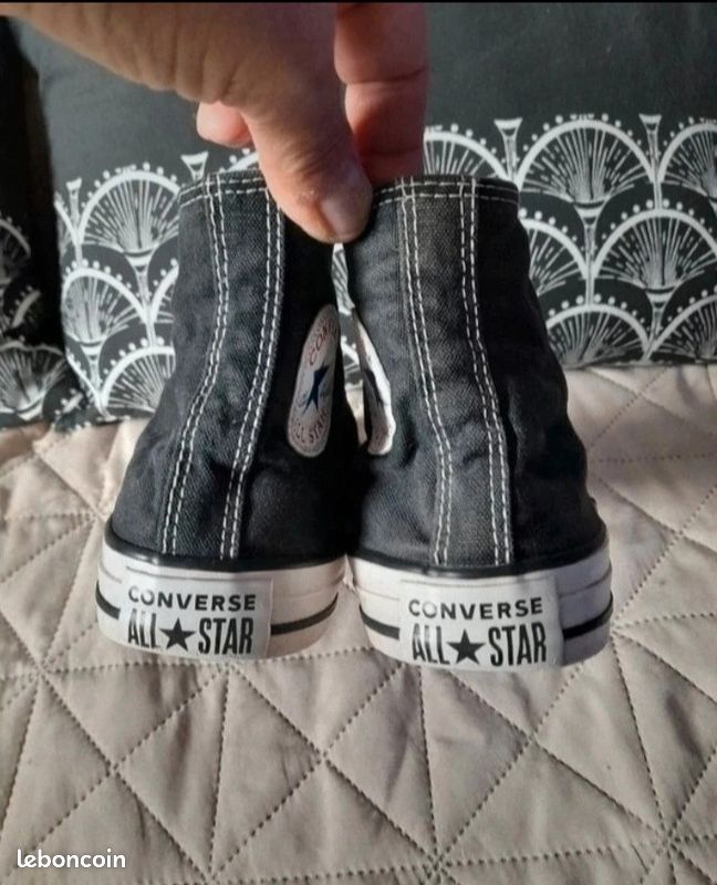 Converses hautes noires et grises Chaussures