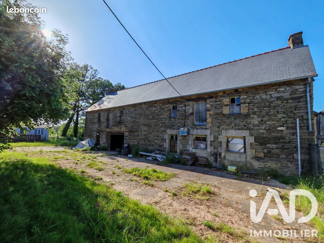 Maison 1 pièce 240 m² · à Loyat · 240 m² · 95 000 €