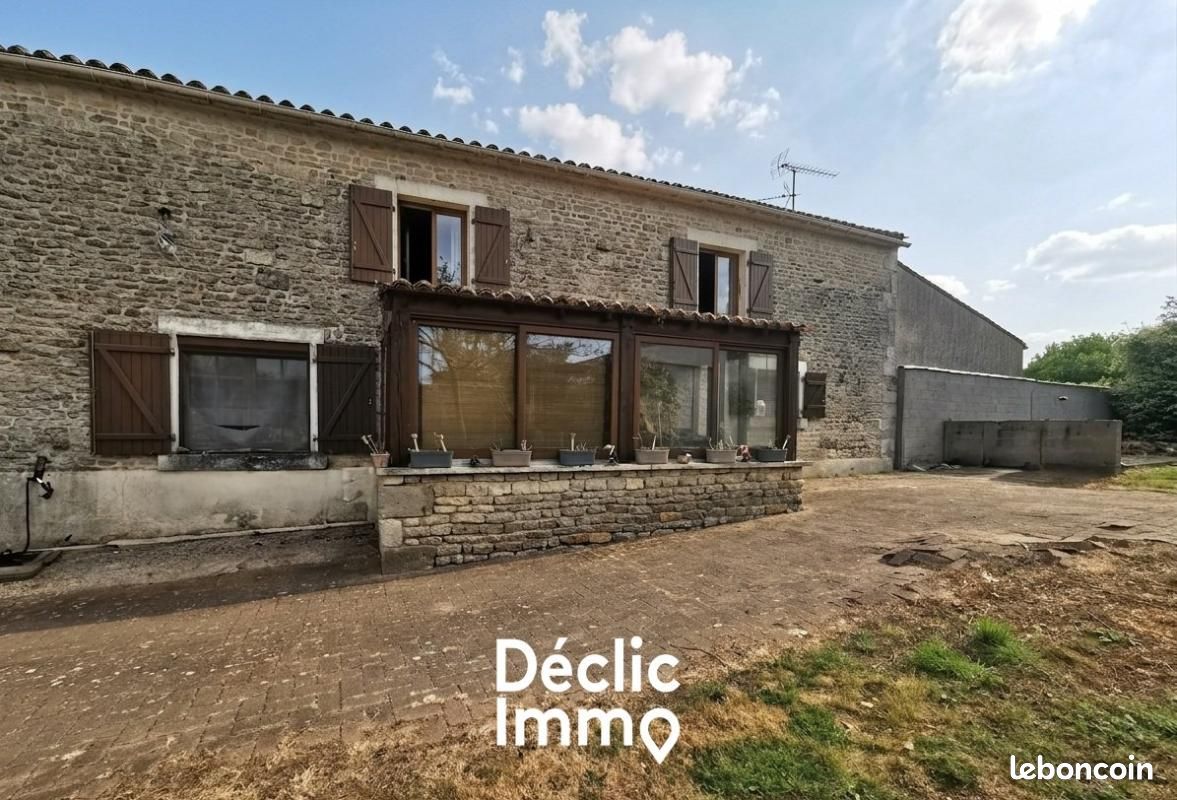 Maison 6 pièces 213 m² · à Saint-Pierre-le-Vieux · 213 m² · 199 500 €