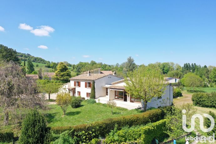 Maison 10 pièces 252 m²