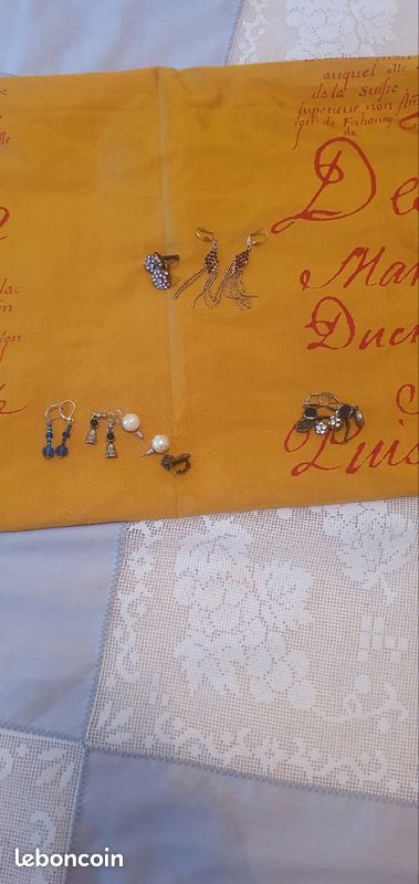 8 paires de boucles d'oreilles pour oreilles percees ( V Laro 18 ) (image 1)