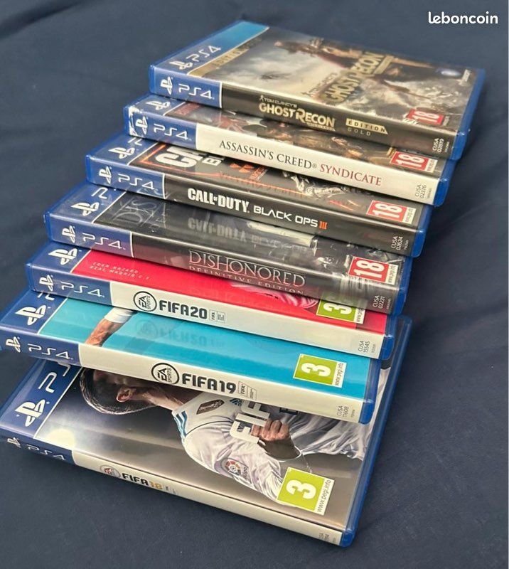 PS4 Slim - Consoles