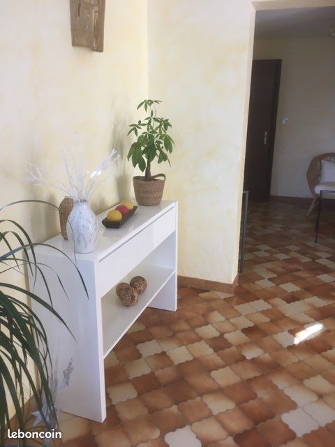 HYERES Location saisonniere T3 meublé (image 5)