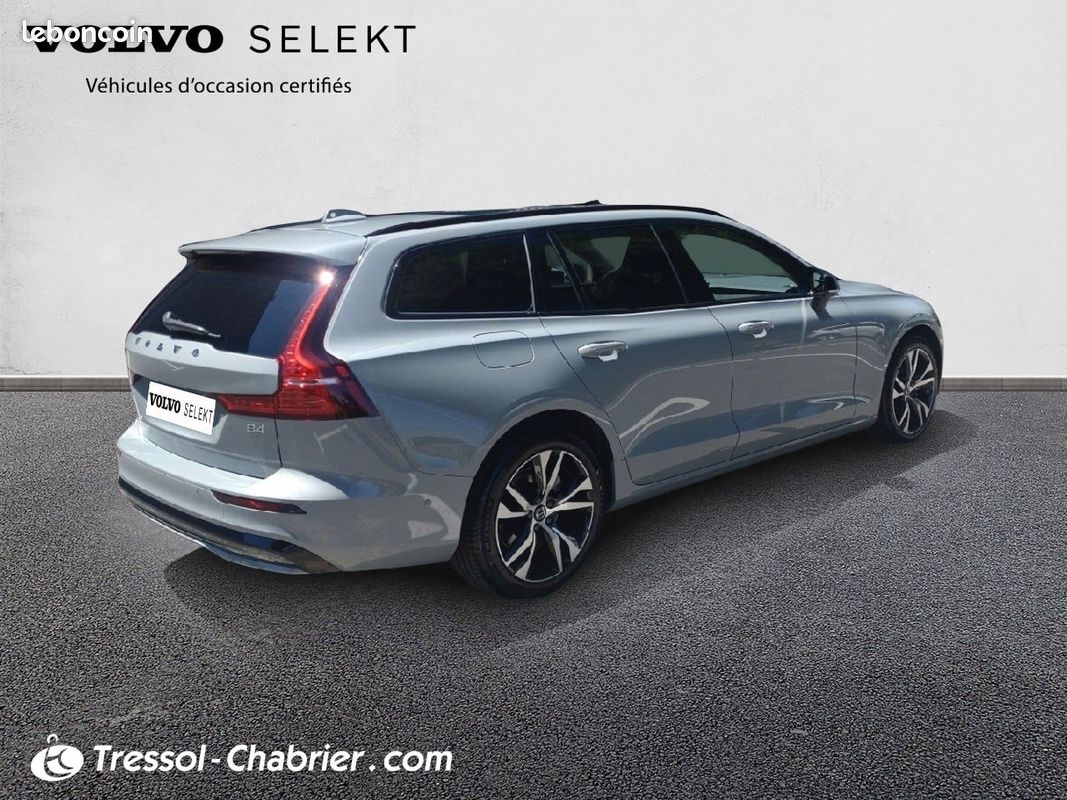 VOLVO V60 Micro hybride essence B4 197 ch DCT7 Ultra Style Dark (image 11)