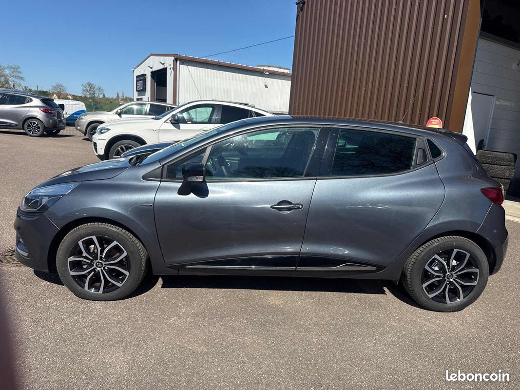 Renault clio iv 0.9 tce 90ch limited / etat neuf / tres faible kilometrage 1430 kms (image 2)