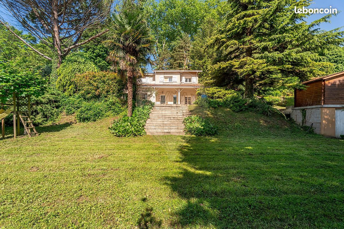 Maison 7 pièces 230 m² · à Lyon · 230 m² · 825 000 €