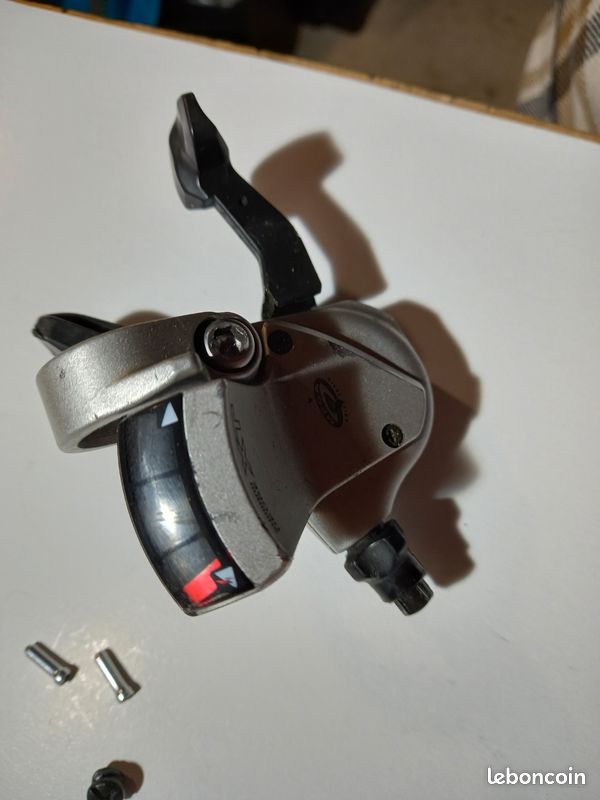 Paire De Leviers De Vitesses Shimano Deore XT ST-M750 - 3x9 Vitesses, Déclencheurs, Argent, D'occasion (Japon)
