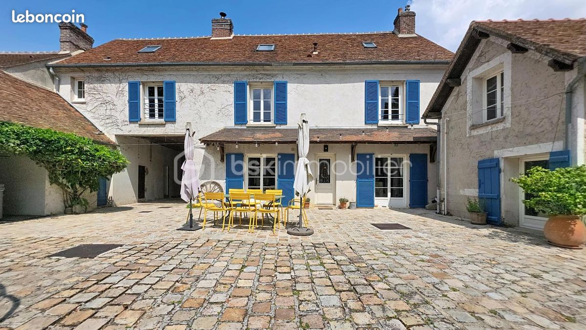Maison 10 pièces 210 m² · à Lumigny-Nesles-Ormeaux · 210 m² · 535 000 €