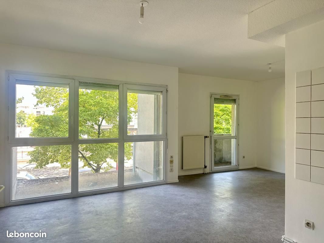 Appartement 1 pièce 37 m² · à Échirolles · 37 m² · 503 €