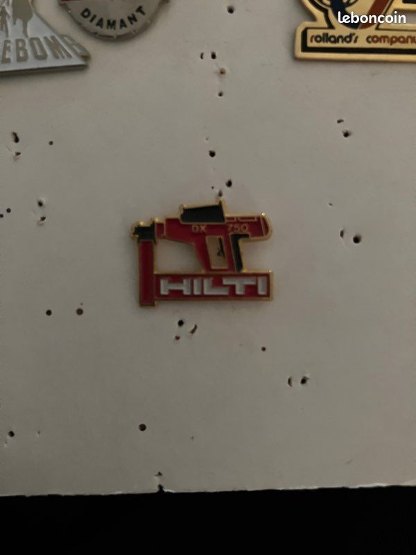 Pin’s HILTI (image 1)