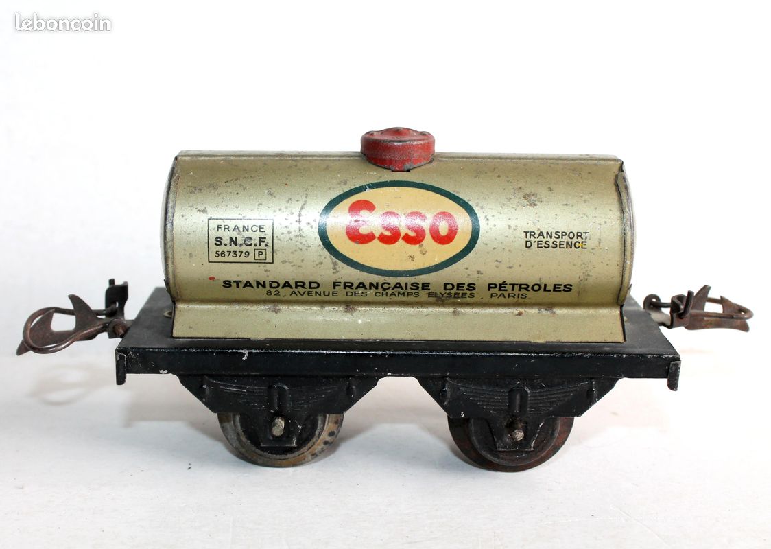 Lot De 2 Wagons HO HORNBY - Citerne ESSO Et Cuvés à Ciment - Occasion