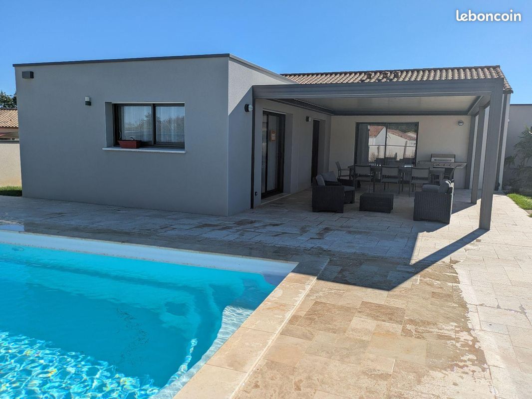 Maison 8 pièces 165 m² · à Rochetrejoux · 165 m² · 454 500 €