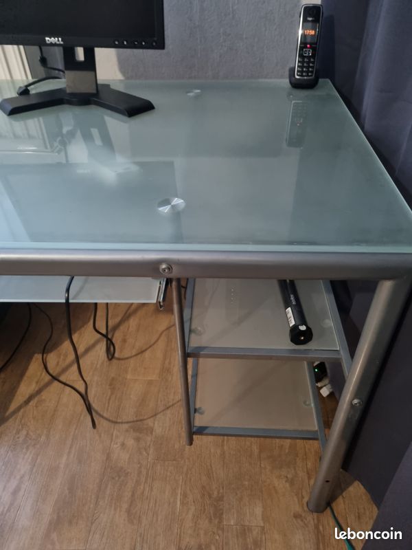 Bureau (image 1)