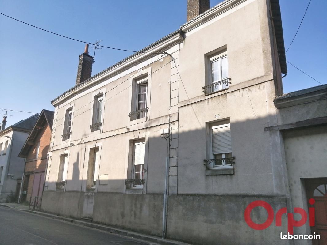 Immeuble 10 pièces 285 m² · à Château-Renault · 285 m² · 234 200 €