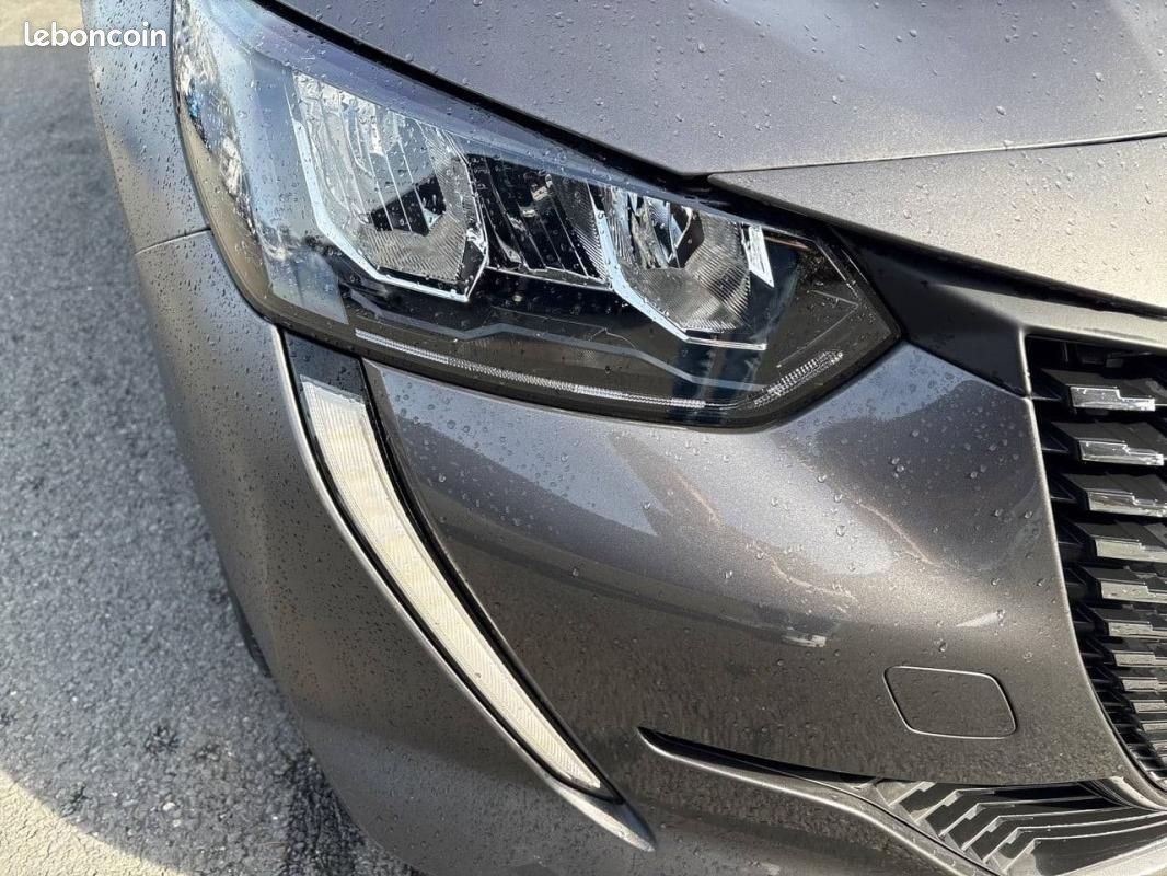 Peugeot 208 PureTech 100 S&S EAT8 - Allure Pack (image 16)