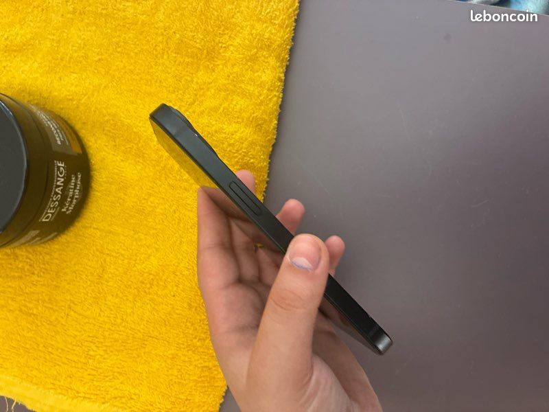 IPhone 13 en parfait état (image 3)