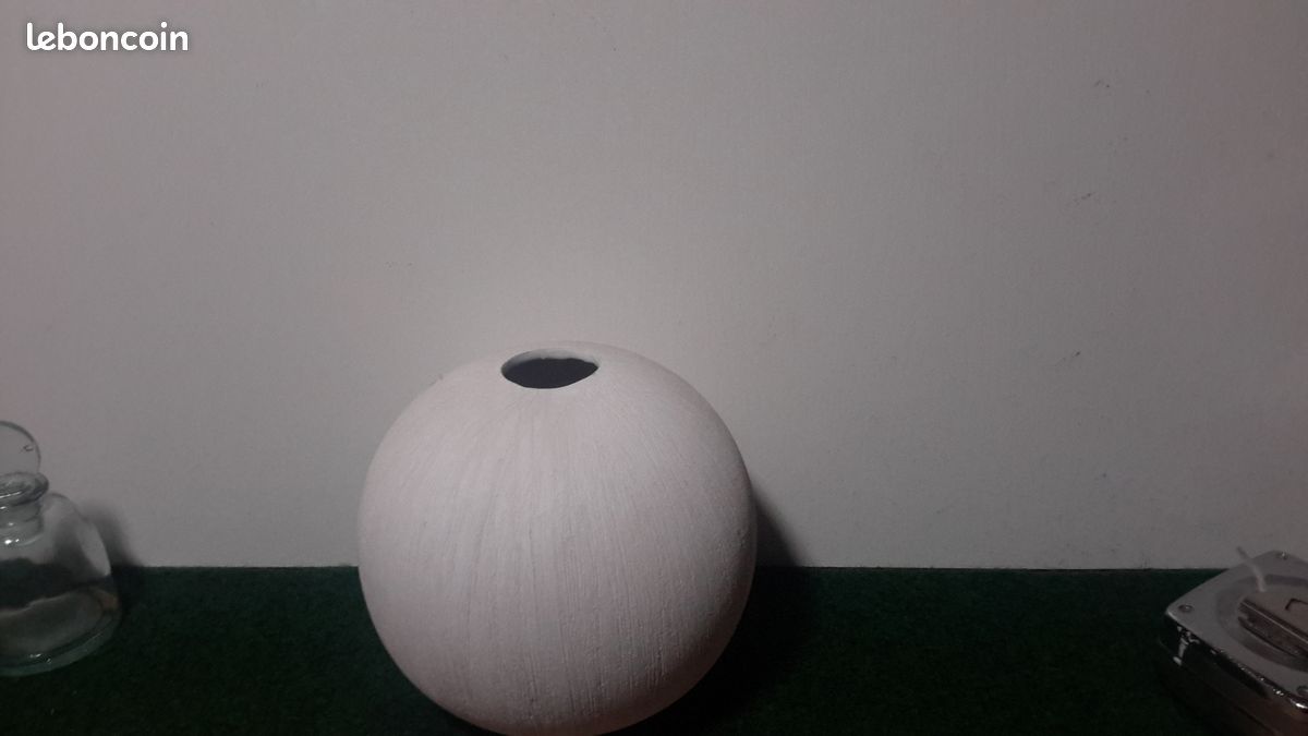 Vase decoratif (image 1)