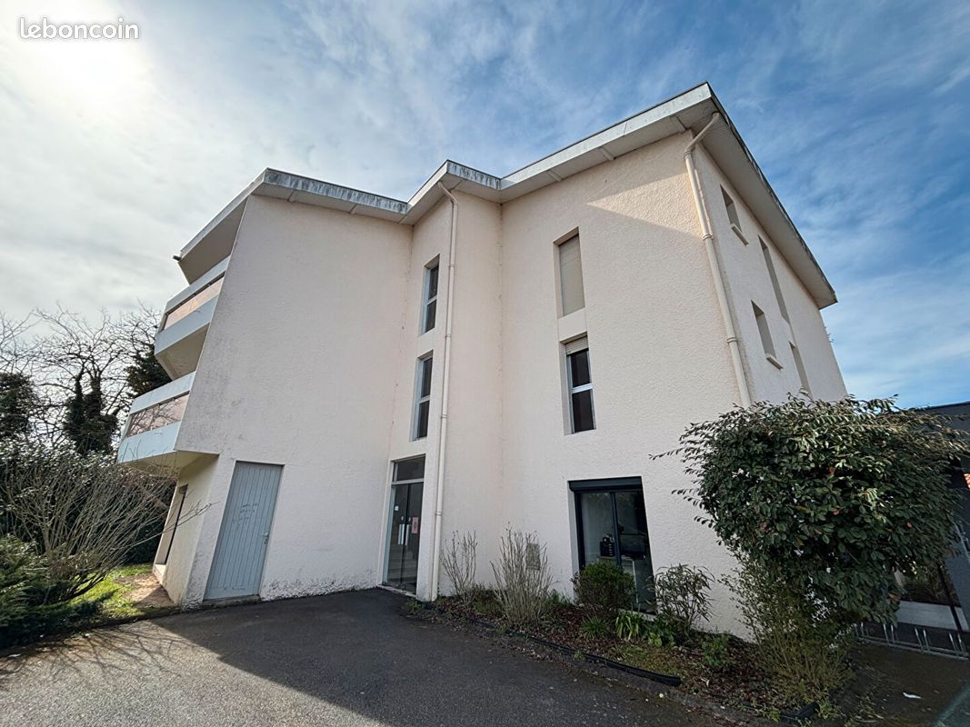 Immeuble 8 pièces 266 m² · à Saint-Pierre-du-Mont · 266 m² · 420 000 €