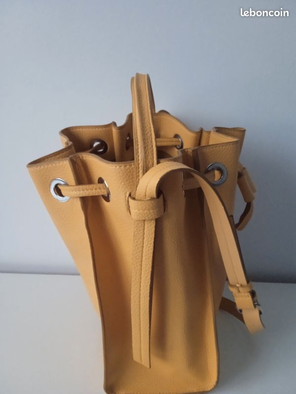 Sac jaune forme bourse Zara Accessoires Bagagerie - Main Image