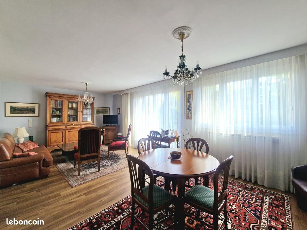 Appartement 5 pièces 100 m² · au Plessis-Trévise · 100 m² · 300 000 €