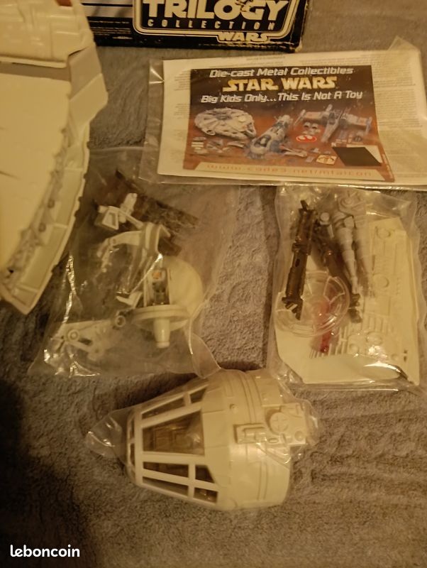 Hasbro 2004 – Faucon Millénium Star Wars Trilogy – Sons & Lumières (Sans Boîte)