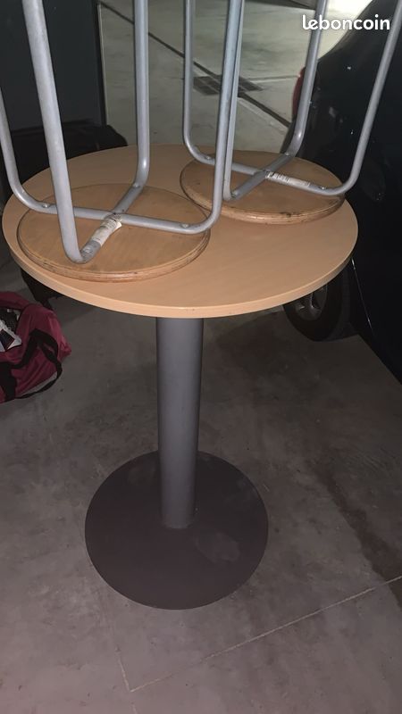 Table et chaise (image 1)