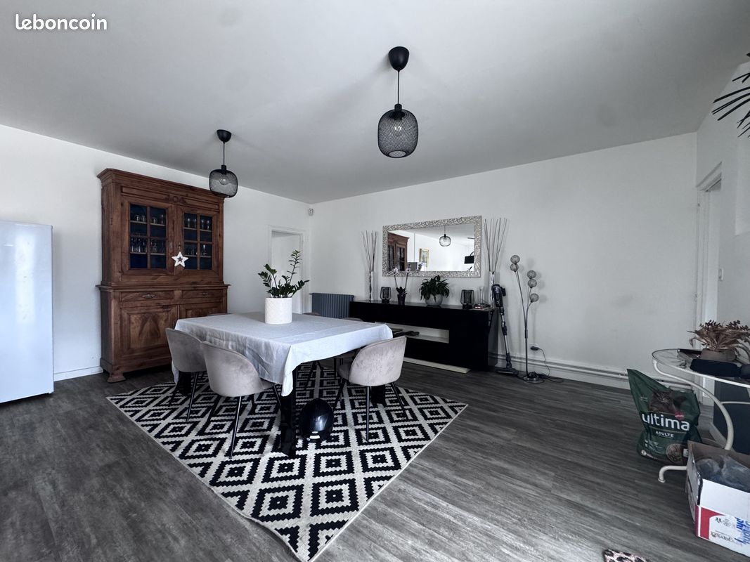 Appartement 6 pièces 180 m² · à Montreuil-le-Gast · 180 m² · 230 000 €